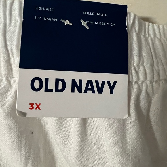A pair of Old Navy NWT white shorts in 3X - Picture 7 of 7